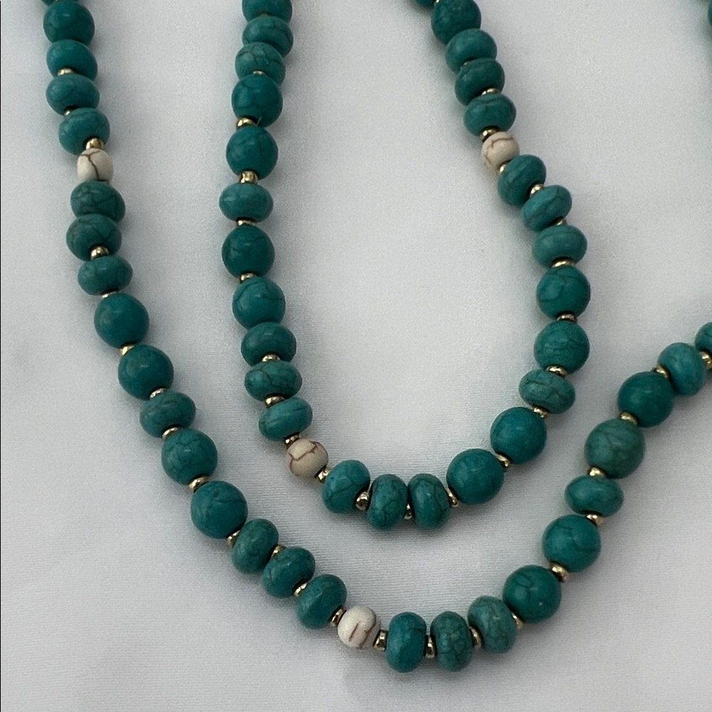 Elegant Turquoise and White Beaded Necklace 18 Inches Long Gold Beaded Spacers - Picture 5 of 5